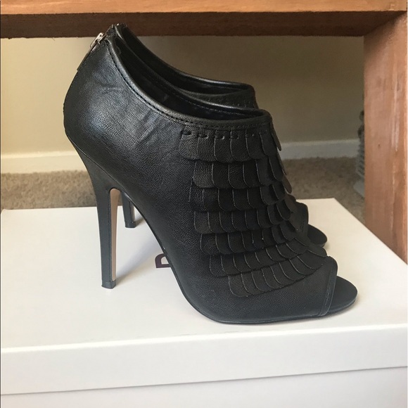 Fun Ruffle Detail Heels 🌼 - Picture 3 of 4